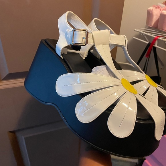 Dolls Kill Delia’s Daisy Platforms - Picture 2 of 2